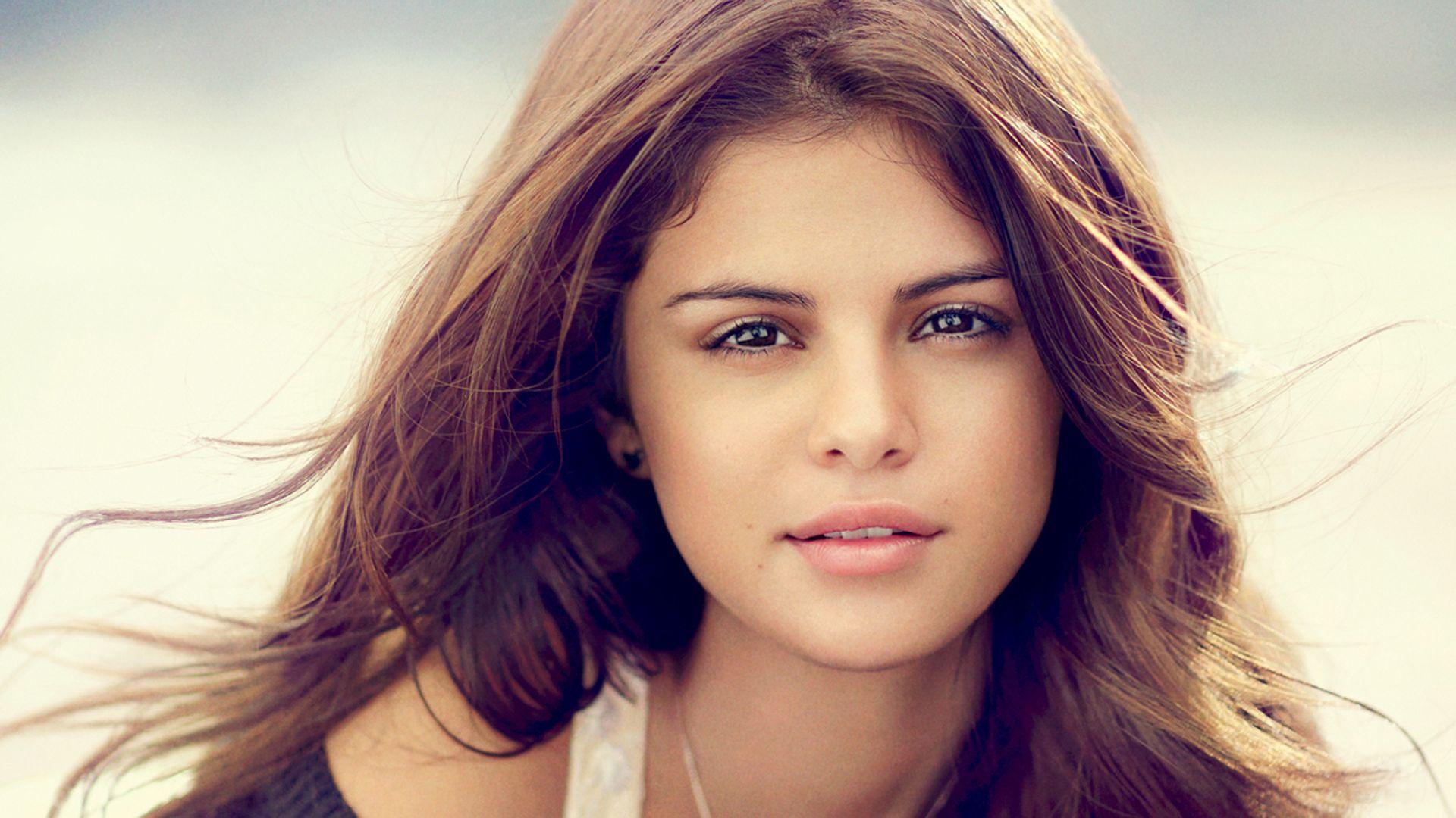 Selena Face Background