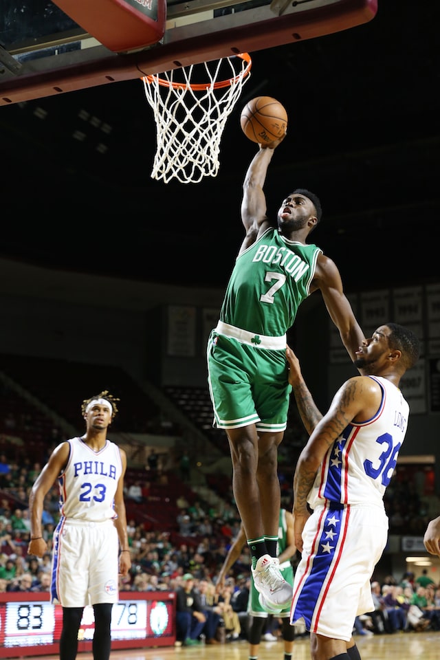jaylen brown dunk