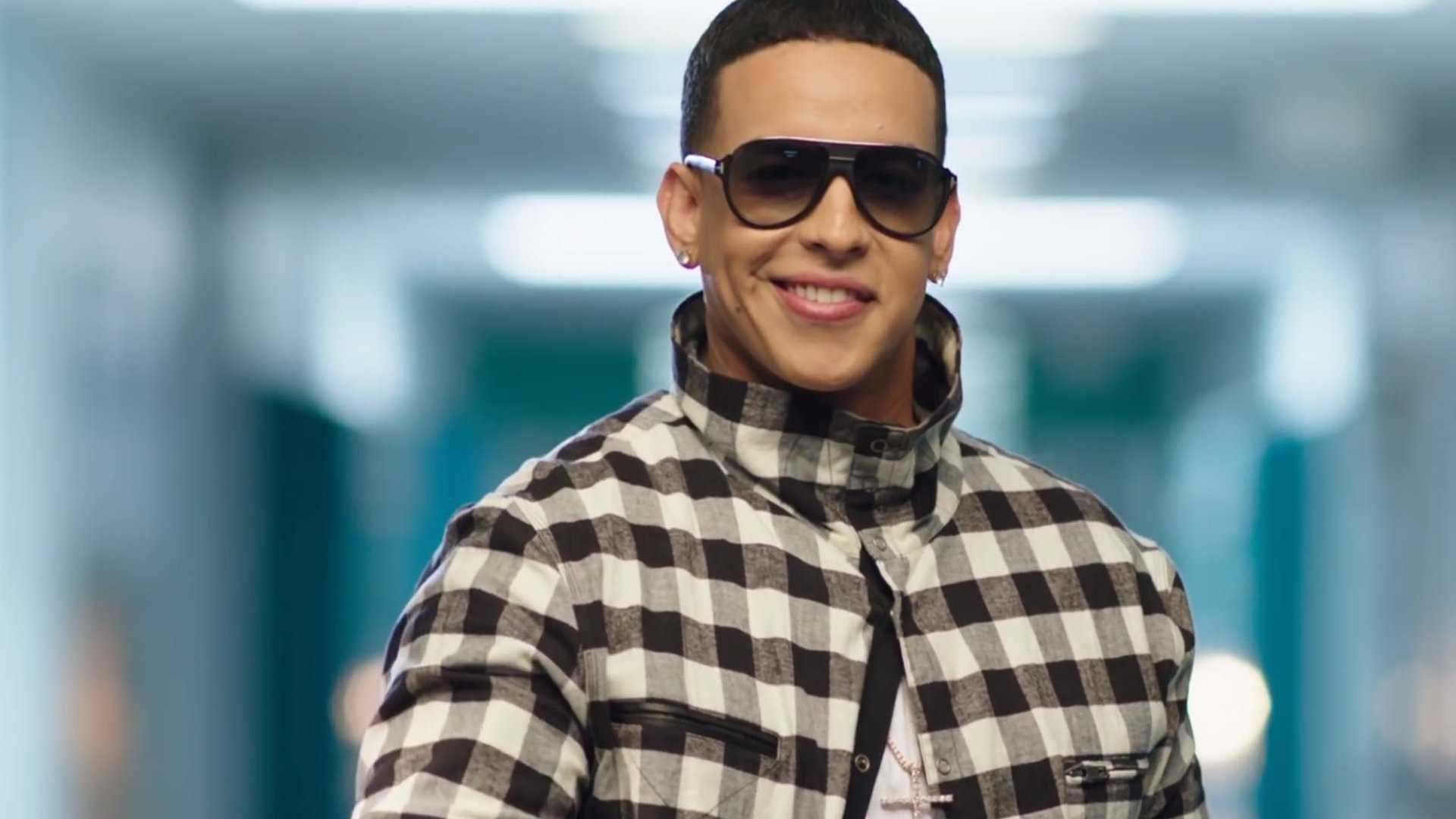 Daddy Yankee Wallpaper HD 1 Daddy Yankee Wallpaper HD 2
