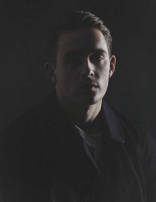 Dermot Kennedy Background 3