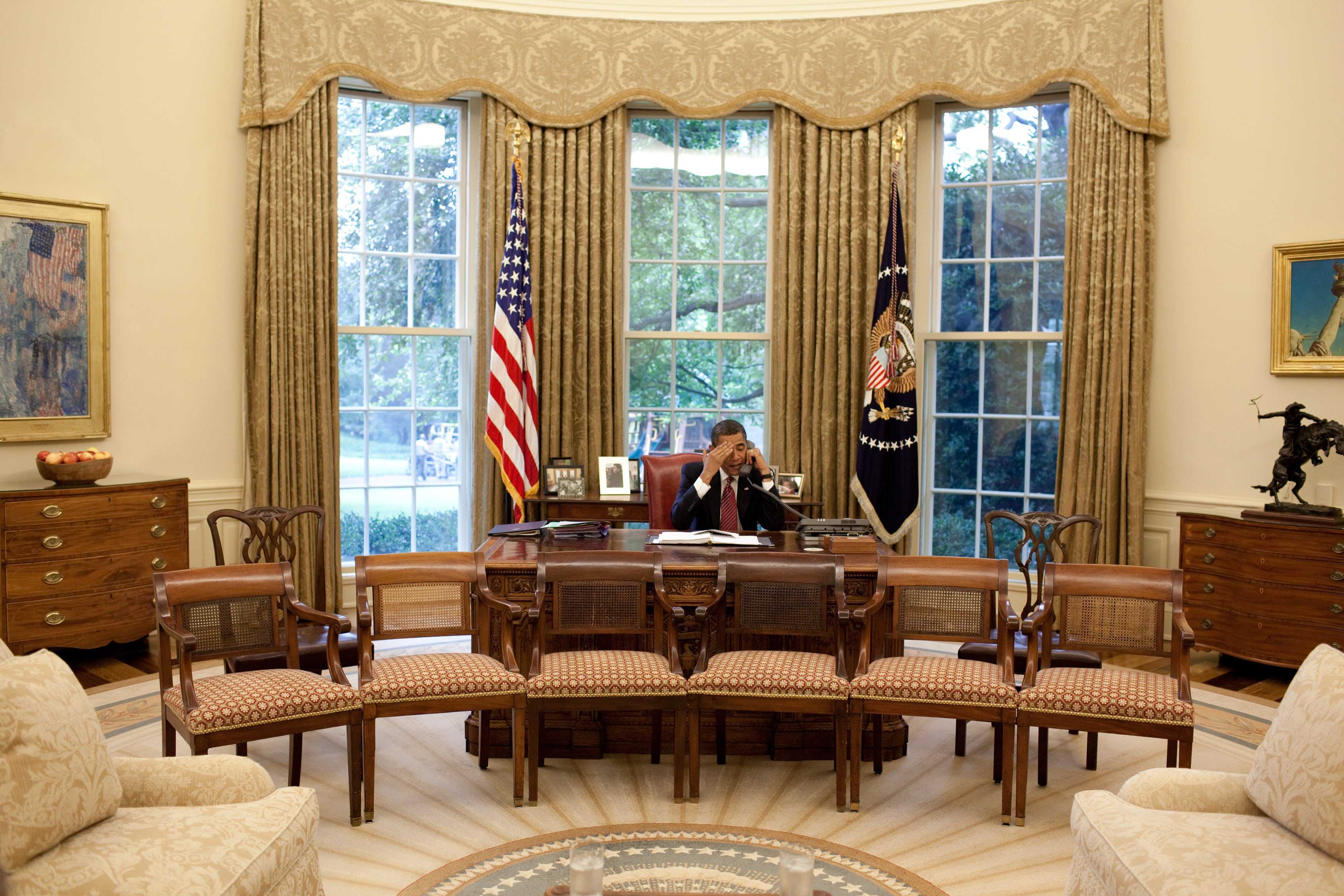 Oval office desk zoom background - pinoykol