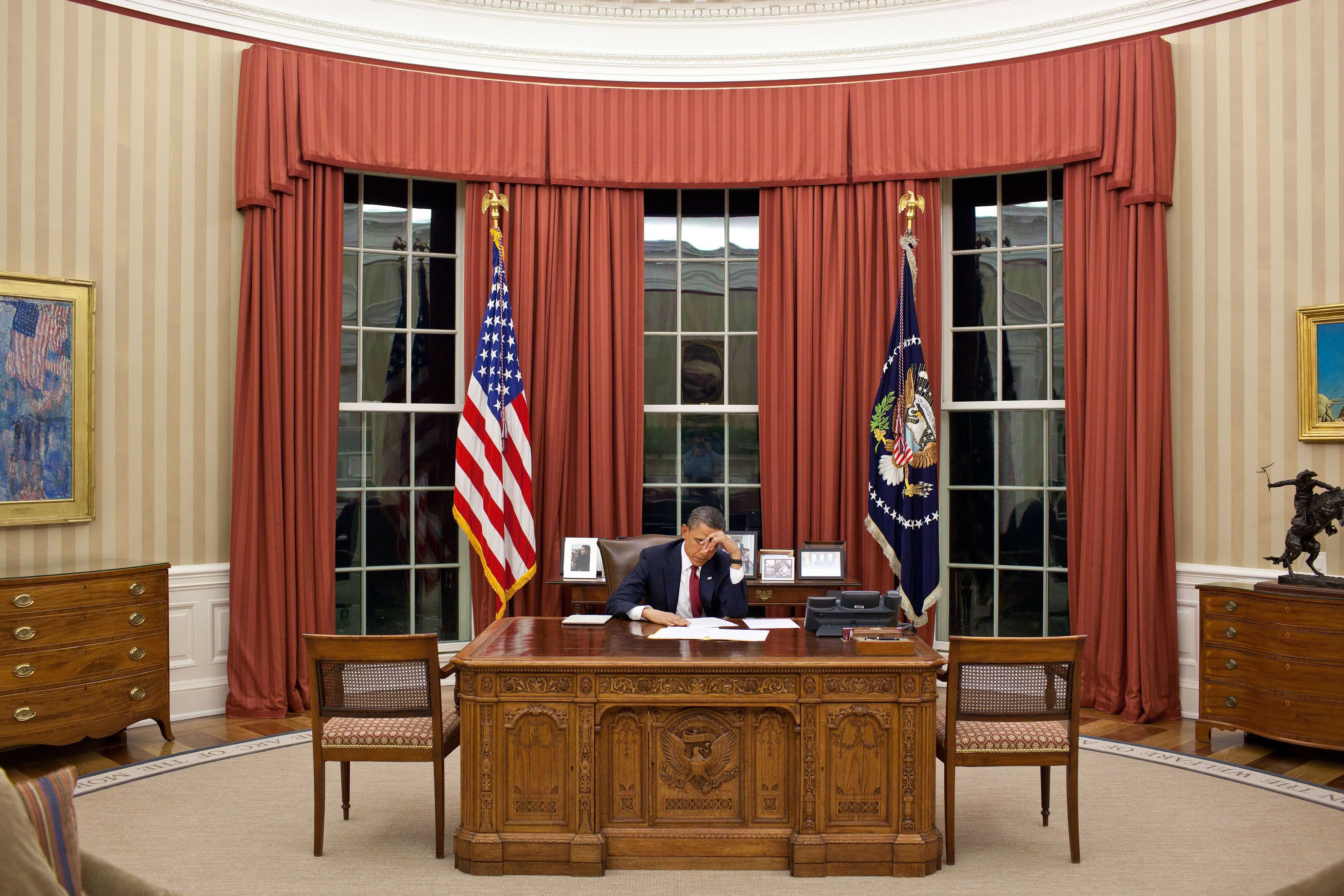 Oval office desk zoom background - pinoykol