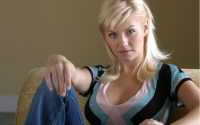 Elisha Cuthbert Wallpaper 2