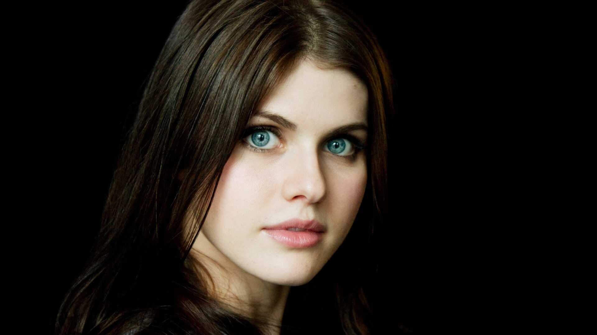 Alexandra Daddario Wallpaper HD 1 Alexandra Daddario Wallpaper HD 1