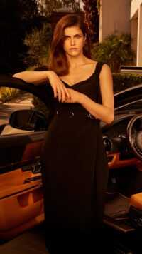 Alexandra Daddario Wallpaper Phone 1