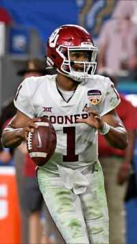 Kyler Murray Background 3
