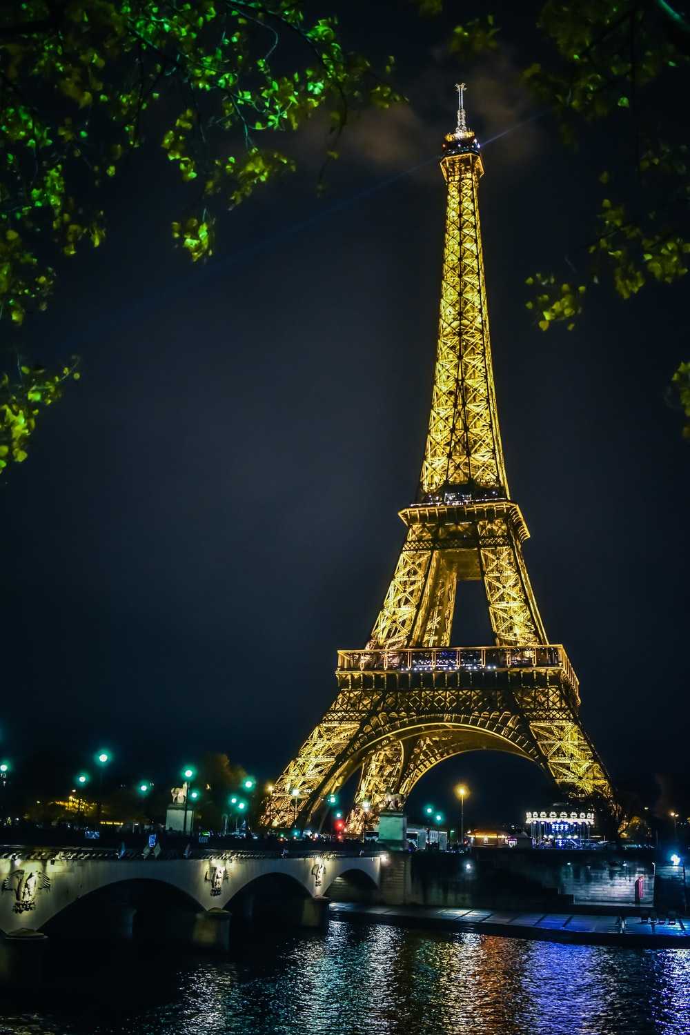 HD Eiffel Tower Wallpaper 1