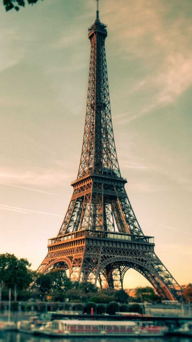 Eiffel Tower Wallpaper 1