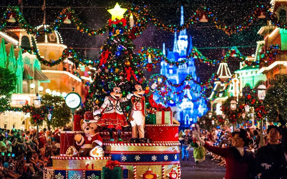 Desktop Disney Christmas Wallpaper 1