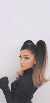 Ariana Grande Background 10